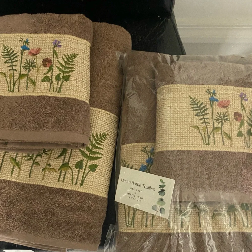 Linum Home Textiles Turkish Cotton Serenity 2Pc Embellished Bath Towel Set